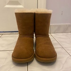 UGG Boots Size 2 K Bailey Bow II